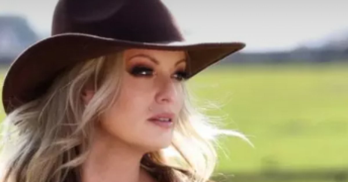Quem Stormy Daniels A Atriz Porn Que Teria Se Relacionado Donald Trump