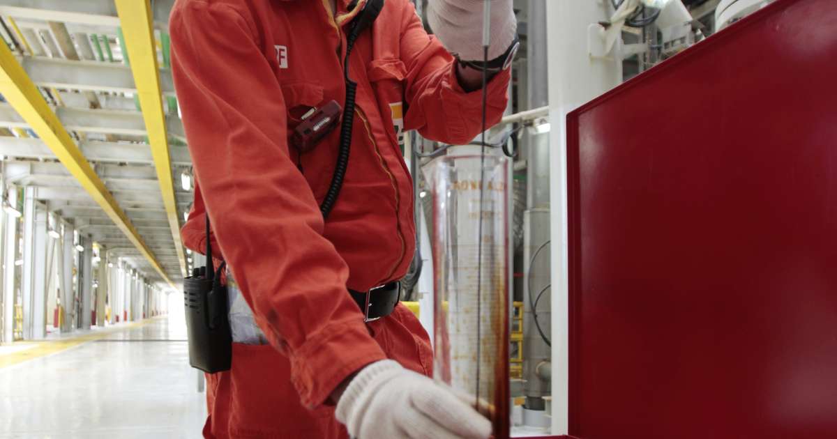 ANÁLISE Produtores de petróleo da América Latina suam para cobrir custos em meio à crise