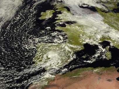La Agencia Estatal de Meteorología (Aemet) prevé para hoy, sábado, viento fuerte en áreas del Sureste peninsular y nevadas en zonas de montaña de la mitad Norte peninsular. Foto: 