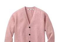 Pretty in pink: un cardigan clásico para tu hombre (29 dólares en uniqlo) Foto: Divulgación