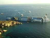 Costa Concordia se hunde Foto: AFP
