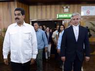 García Linera asistió posteriormente junto a Nicolás Maduro, al X encuentro de intelectuales, artistas y luchadores sociales en defensa de la humanidad que se celebra en Caracas. Foto: Juan Barreto / AFP
