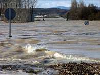El Ebro se desborda en la Ribera de Navarra por las intensas lluvias Foto: Agencia EFE