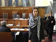 La joven marroquí Karima el Mahroug, conocida como "Ruby", después de testificar. Foto: STEFANO PORTA / EFE