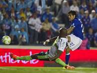 Javier Orozco scores the scores the opener for Cruz Azul as they defeated Santos 2-1 and booked a spot in the Liga MX finals.  Photo: AP in English