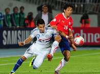 Chile con Paraguay saltan a la cancha a las 20:10 en el Estadio Defensores del Chaco de Asunción. Imparte justicia el brasileño Leandro Vuaden. Foto: AFP