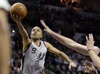 Tony Parker fue el elemento que destacó por San Antonio en su triunfo sobre Memphis. Foto: AP