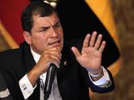 Los críticos de Correa dicen que buena parte del éxito de su gestión se ha debido a los elevados precios del petróleo y lo acusan de ser autoritario y controlar todos los poderes del Estado. Foto: AP