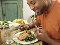 Los alimentos considerados saludables no siempre aportan menos calorías. Foto: Thinksotck