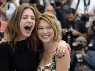 Adele Exarchopoulos (izq) y Lea Seydoux son las protagonistas de "La vida de Adela" Foto: AFP