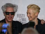 El director Jarmusch y Tilda Swinton durante la conferencia de "Only lovers left alive" Foto: AFP