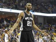 Tim Duncan again led San Antonio to an overtime win.  Photo: Reuters In English