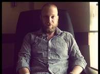 JUNE 17 - Mumford & Sons bassist Ted Dwane takes a moment during his recovery from emergency brain surgery to thank fans for their support. "Bear with a sore head!" Dwane said in a statement from the band's official site. "Thanks so much for all the well wishing, it seems to be working! I'm home. Ted xx" Foto: Twitter/Ted Dwane