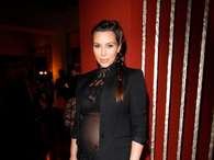 Los últimos días de su embarazo, la socialité portó look más sexys que dejaban ver su prominente vientre. Foto: Getty Images
