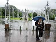 El santuario de Lourdes, inundado. Foto: AFP