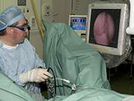 Según el demandante, su doctor, Thomas J. Desperito y sus antiguos socios fueron negligentes en revisar las historias clínicas y diagnosticar que el pene de Metzgar estaba hinchado y erecto inmediatamente después del implante. Foto: AFP