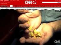 Um grupo de mergulhadores encontrou no sábado 48 moedas de ouro nos restos de navios espanhóis que naufragaram em 1715, na costa da Flórida (EUA), devido a um furacão. As moedas encontradas pelos caçadores de tesouro estão estimadas entre US$ 200 mil e US$ 250 mil, segundo a CNN. O achado será vendido para coleções privadas e o dinheiro irá financiar o trabalho do grupo, que tem os direitos para explorar os restos dos navios. Veja a seguir outros tesouros descobertos por caçadores, arqueólogos e até amadores Foto: CNN / Reprodução