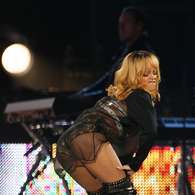 Sexy y en vivo: Rihanna desborda pasión en Londres. Foto: Getty Images/Twitter