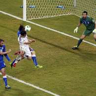 Italy holds off Japan to advance in Confederations Cup (photos). Photo: IVAN ALVARADO / REUTERS