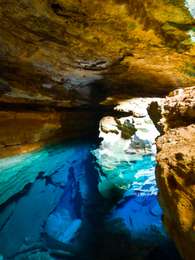 Parque Nacional Chapada Diamantina. Es una región de 38 mil kilómetros cuadrados llenos de sierras, cataratas, ríos y piscinas naturales. Algunos de sus atractivos son el Pozo Encantado y la catarata de Fumaça, que tiene 380 metros de caída libre. Por sus verdes caminos es posible hacer senderismo, montar a caballo o practicar turismo de aventura. Foto: Getty Images