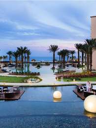 Barceló Los Cabos Palace Deluxe (4.5 estrellas, 619 suites). Cuenta con servicio todo incluido, además de cinco albercas y terrazas. Dirección: Paseo del Malecón l-5 D, San Jose del Cabo, 23405 México. Teléfono: 001-877-783-6839. Foto: Terra