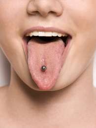 salud bucal piercing Foto: Shutterstock