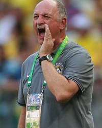 Luis Felipe Scolari supo utilizar sus cambios. Sacó a jugadores como Oscar que sufrieron para aportar y supo meter jugadores como Lucas y Jo que le dieron una nueva energía al equipo brasileño cuando El Tri quiso volver a imponer su ritmo en mediocampo. Foto: Getty Images