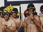 Bomberos, en ropa interior, protestan contra los recortes Foto: EFE