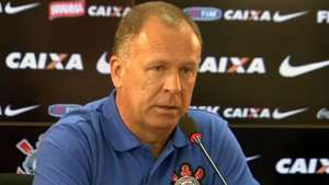 Atrás de atacante, Mano elogia Alan Kardec, mas acha contratação difícil