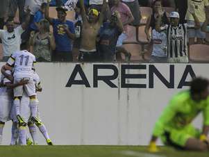 Santos fez campanha perfeita até chegar a final Foto: Daniel Vorley/Agif / Gazeta Press