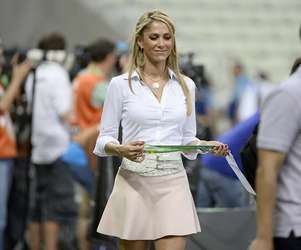 La reportera mexicana, Inés Sainz, causó furor en los entrenamientos de Brasil y México en Confederaciones. Foto: Ricardo Matsukawa / Terra