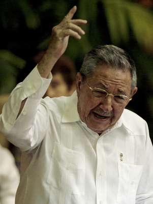 El presidente cubano Raúl Castro habla durante el VI Congreso del Partido Comunista, el sábado 16 de abril del 2011  Foto: Javier Galeano) / AP
