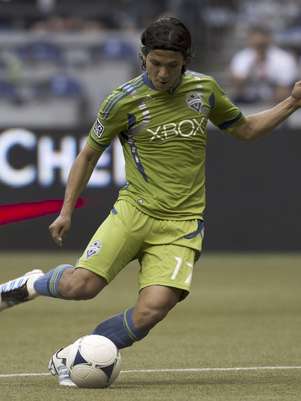 El colombiano Fredy Montero, de los Sounders de Seattle, se prepara para rematar en un partido contra los Whitecaps de Vancouver en Vancouver, Canadá, el sábado 19 de mayo de 2012. El partido terminó 2-2 y Montero anotó un gol.  Foto: The Canadian Press, Jonathan Hayward / AP