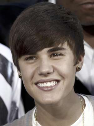 Justin Bieber durante una ceremonia para develar las huellas de Michael Jackson en el Teatro Chino de Los Angeles en una fotografía del 26 de enero de 2012. Justin Bieber ofrecerá un concierto gratuito en la Ciudad de México el 11 de junio, informó el Jefe de Gobierno de la ciudad en su cuenta de Twitter.  Foto: Matt Sayles / AP