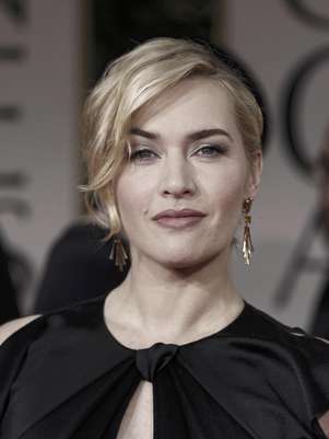 ARCHIVO - Foto de archivo, 15 de enero de 2012, de la actriz Kate Winslet, quien recibió de la reina Isabel II la condecoración de la Orden del Imperio Británico por su aporte a las artes, sábado 16 de junio de 2012.  Foto: Matt Sayles, file / AP