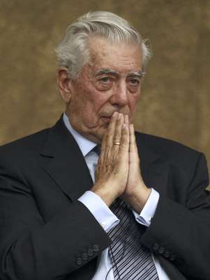 En esta imagen de archivo del 3 de marzo del 2011, el laureado Nobel de Literatura peruano Mario Vargas Llosa asiste a una conferencia sobre innovación educativa en la Ciudad de México.  Foto: Eduardo Verdugo, Archivo / AP