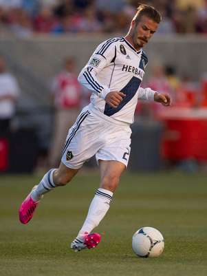 El inglés David Beckham, del Galaxy de Los Angeles, conduce el balón en el partido del miércoles 20 de junio de 2012 frente al Real Salt Lake  Foto: Trent Nelson, The Salt Lake Tribune / AP