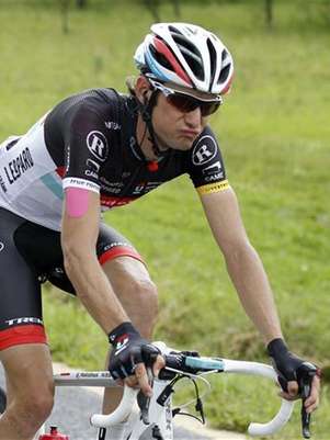 El ciclista Frank Schleck durante la sexta etapa del Tour de Francia, jul 6 2012. Un contra análisis efectuado al ciclista luxemburgués Frank Schleck también arrojó positivo por un diurético prohibido, dijo el viernes el equipo del atleta, RadioShack-Nissan. Foto: Bogdan Cristel / Reuters en español