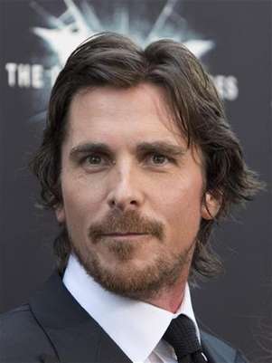 Imagen de archivo del actor Christian Bale durante el estreno de la cinta "The Dark Knight Rises" en Nueva York, jul 16 2012. Christian Bale, el actor en la piel de Batman en la película "The Dark Knight Rises", visitó el martes a víctimas de un tiroteo en un cine estadounidense que permanecen en un hospital, informó una portavoz de la institución. Foto: Andrew Kelly / Reuters en español