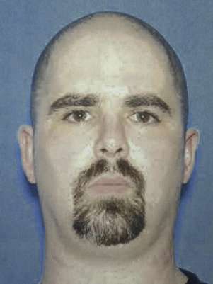 Fotografía sin fecha provista por el FBI el lunes 6 de agosto de 2012 de Wade Michael Page, identificado como un veterano de guerra del ejército estadounidense y ex dirigente de una banda metalera que pregonaba la supremacía de la raza blanca y que es sospechoso de asesinar a seis personas en un templo sij en Oak Creek, Wisconsin, antes de ser muerto a balazos por la Policía.  Foto: M. Spencer Green / AP