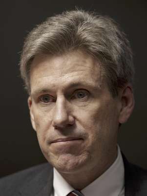 El embajador estadounidense en Libia Chris Stevens en una conferencia de prensa en  Bengasi el 11 de abril del 2011. Foto: Ben Curtis / AP