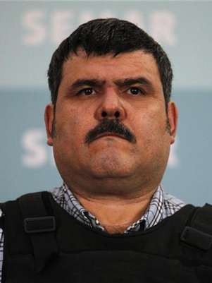El jefe máximo del cártel del Golfo, Jorge Eduardo "El Coss" Costilla, durante su presentación ante los medios en Ciudad de México, sep 13 2012. La Marina de México presentó el jueves al jefe máximo del cártel del Golfo, Jorge Eduardo "El Coss" Costilla, uno de los capos del narcotráfico más buscados y cuya detención es una destacada victoria contra el crimen organizado. Foto: Tomas Bravo / Reuters en español