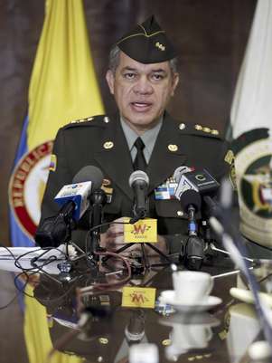 El director de la policía nacional de Colombia, general José Roberto León Riaño, ofrece una conferencia de prensa en la embajada de Colombia en Washington en la que da detalles sobre la captura en Venezuela del narcotraficante colombiano Daniel "El Loco" Barrera el miércoles 19 de septiembre de 2012.  Foto: Pablo Martinez Monsivais / AP