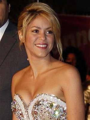 Imagen de archivo de la cantante colombiana Shakira a su llegada a la entrega de premios NRJ en Cannes, Francia, ene 28 2012. La cantante colombiana Shakira dijo el miércoles que está esperando su primer hijo con el futbolista español Gerard Piqué. Foto: Eric Gaillard / Reuters en español
