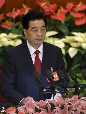 El saliente presidente de China, Hu Jintao, durante la ceremonia de apertura del congreso del partido comunista en Pekín, no 8 2012. El saliente presidente de China, Hu Jintao, advirtió el jueves ante los futuros líderes del país que la corrupción amenaza al gobernante Partido Comunista y al Estado, pero dijo que el partido debe seguir al mando mientras lucha contra el creciente malestar social. Foto: Jason Lee / Reuters