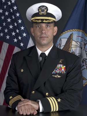 Commander Job Price, 42, of Pottstown, Pennsylvania, shown in this Naval Special Warfare Group TWO handout photograph, died of a non-combat related injury in central Afghanistan's Uruzgan Province, the Pentagon said in a statement. A senior member of the U.S. Navy's elite SEAL unit has died in Afghanistan, the Defense Department said on December 23, 2012, and media reports said the death was a possible suicide. Foto: U / Reuters