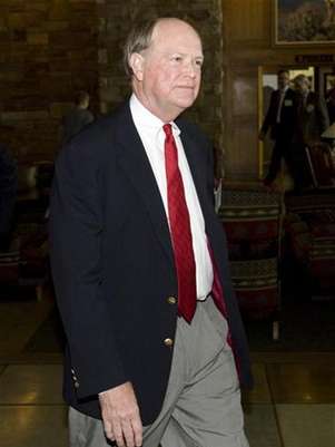 Federal Reserve Bank of Philadelphia President and Chief Executive Charles Plosser arrives at the opening reception and dinner for the Federal Reserve Bank of Kansas City Economic Policy Symposium in Jackson Hole, Wyoming August 25, 2011. Foto: Price Chambers / Reuters