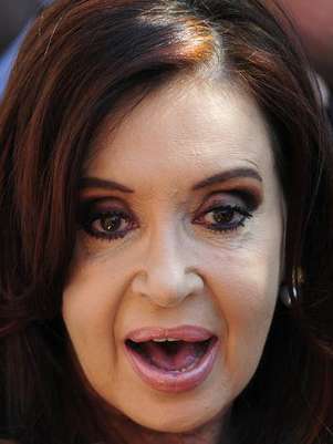 Argentina's President Cristina Fernandez De Kirchner speaks with the media as she attends the summit of the Community of Latin American, Caribbean States and European Union (CELAC-UE) in Santiago January 27, 2013. Foto: Jorge Sanchez / Reuters
