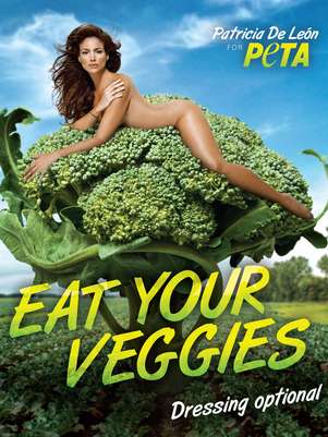 La actriz panameña Patricia de León se desnuda para promover la dieta vegana Foto: PETA 