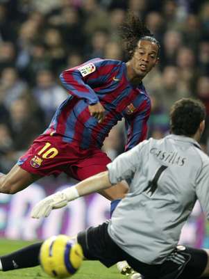 Neymar citou primeiro Real Madrid x Barcelona do qual se lembrava: em 2005, com show de Ronaldinho (foto) Foto: Getty Images